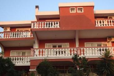 هتل Alvanita Apartments