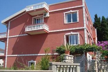 هتل Alvanita Apartments