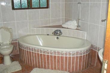 هتل Country Link Guest Lodge