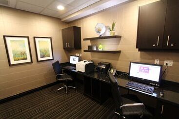 هتل Hampton Inn & Suites By Hilton St. John S Airport