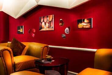 Hotel Nobila Airport