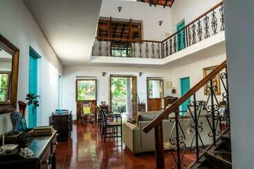 هتل Island House Goa