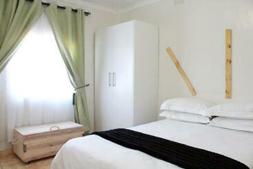 Bed and Breakfast Abenab Lodge & Tours Cc