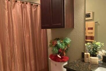 پانسیون Private Rooms At Central Texas Suites With Hot Tub
