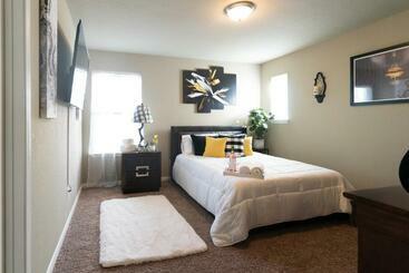 پانسیون Private Rooms At Central Texas Suites With Hot Tub