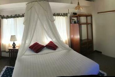 هاستل Cottage House