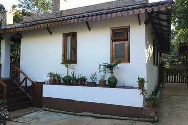 هاستل Cottage House