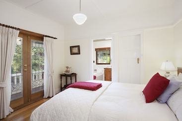 هتل Adeline Bed And Breakfast