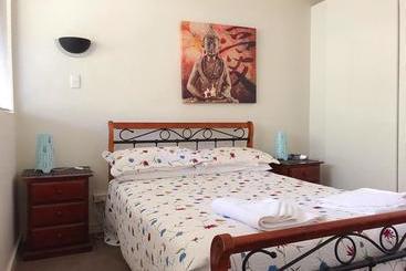 هتل Canberra Short Term & Holiday Accommodation