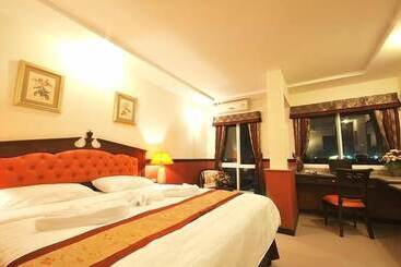 Hotel The Airport Greenery