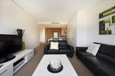 هتل Apartments By Nagee Canberra  Formerly Nagee Prest