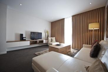 هتل Apartments By Nagee Canberra  Formerly Nagee Prest