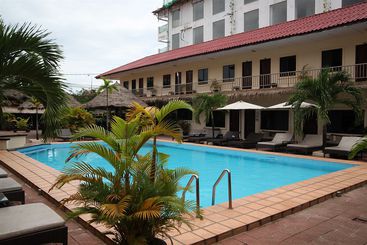هتل Beach Club Resort