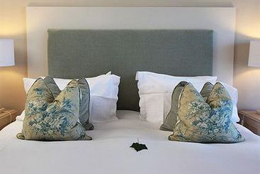 هتل Hermanus Beach Villa