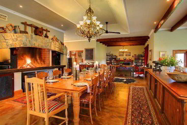 هتل Madi Madi Karoo Safari Lodge