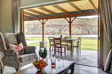 هتل Madi Madi Karoo Safari Lodge