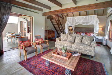 هتل Madi Madi Karoo Safari Lodge