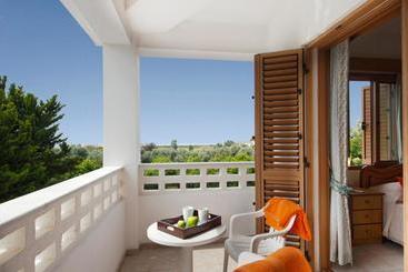 هتل Panareti Coral Bay Resort