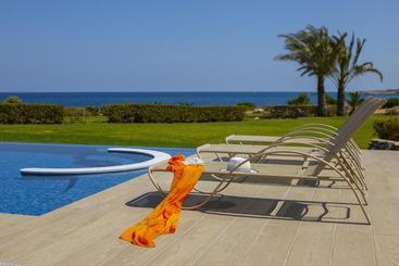 هتل Infinity Villa