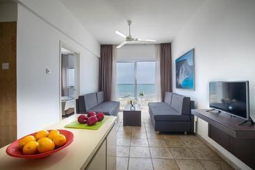 هتل Costantiana Beach  Apartments