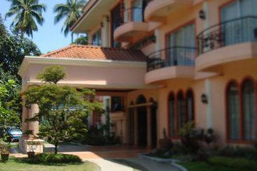 هتل Chateau Del Mar
