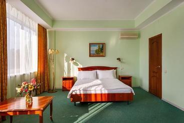 هتل Devon Medical & Spa