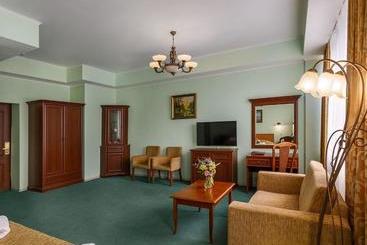 هتل Devon Medical & Spa