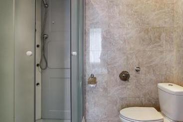 هتل Devon Medical & Spa