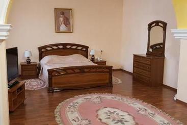 هتل Guest House Lux