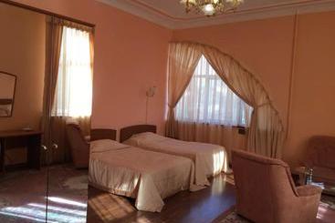 هتل Guest House Lux