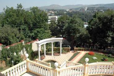 هتل Guest House Lux