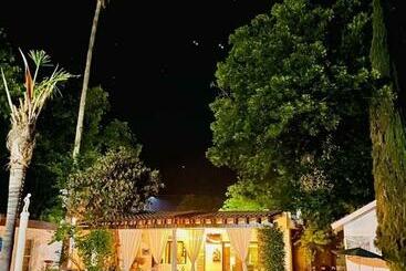 Пансион La Casita Inn Bustamante