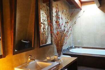 تختخواب و صبحانه Ca L’andreu Suites