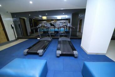 هتل The Oaks Comforts