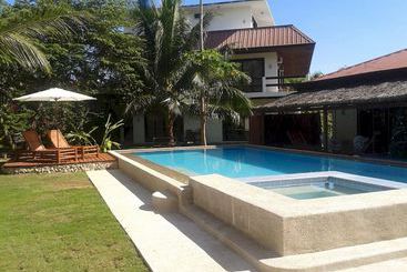 هتل Panglao Palms Apartelle