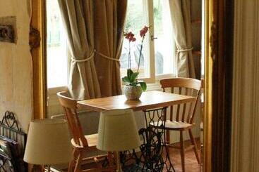 Le Logis Du Pressoir Chambre D Hotes Bed & Breakfast In Beautiful 18th Century Estate In The Heart O