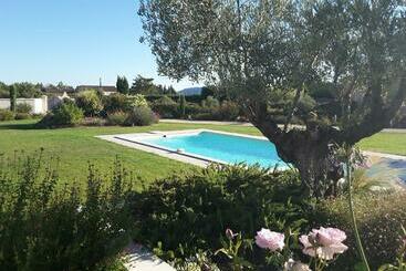 بنسيون Aubade En Luberon