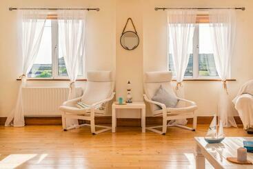 تختخواب و صبحانه Aran Walkers Lodge