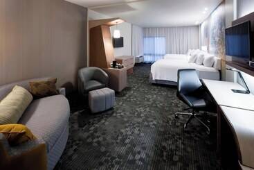 Отель Courtyard By Marriott Houston North/shenandoah