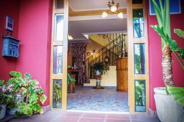 هتل Hosteria Los Laureles
