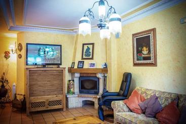 هتل Hosteria Los Laureles