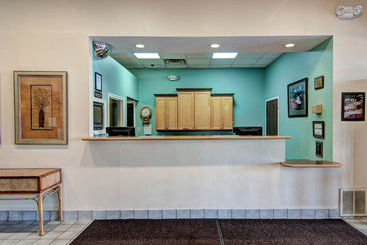 هتل Smart   Formerly Econo Lodge