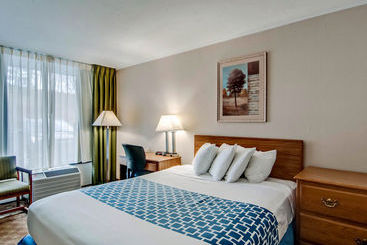 هتل Smart   Formerly Econo Lodge