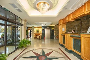 Garni Hotel Master