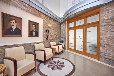 Garni Hotel Master