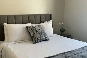 هتل Everspring Inn & Suites