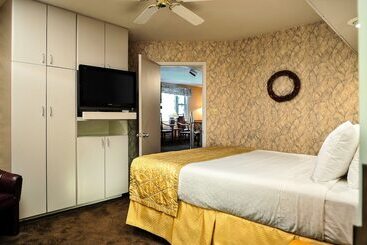 هتل The Historic Crags Lodge