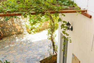 Argyro Apartments & Studios