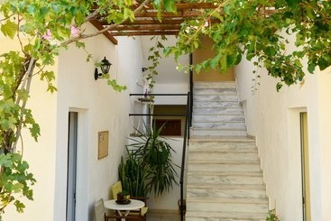 Argyro Apartments & Studios