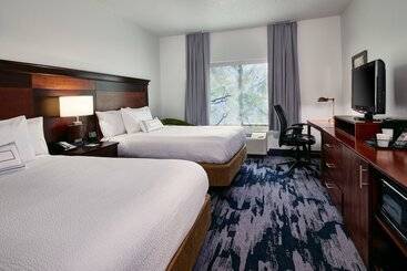 בית מלון כפרי Fairfield Inn & Suites Detroit Livonia